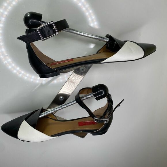 Saks Fifth Avenue Red  Flats Sandals Women's Size 6 - Picture 2 of 5